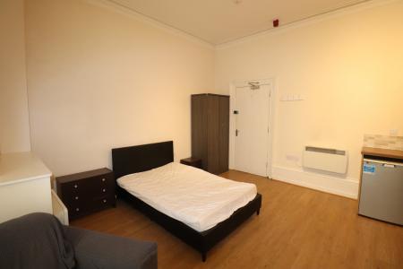 1 bedroom Studio flat to let in Leicester Parade, Barrack Road, Northampton, NN2