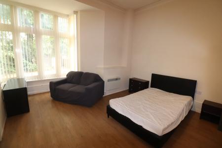 1 bedroom Studio flat to let in Leicester Parade, Barrack Road, Northampton, NN2