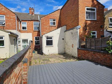 3 bedroom Terraced House to let in Euston Road, Far Cotton, Northampton, NN4