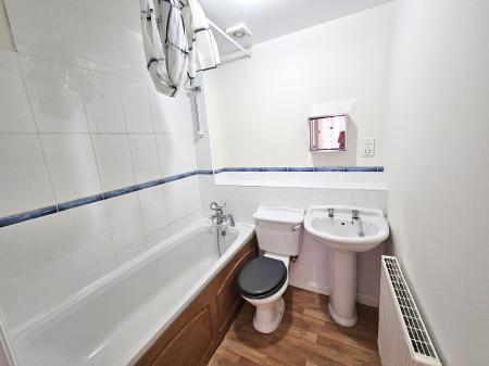 2 bedroom Flat to let in Pytchley Street, Northampton, NN1