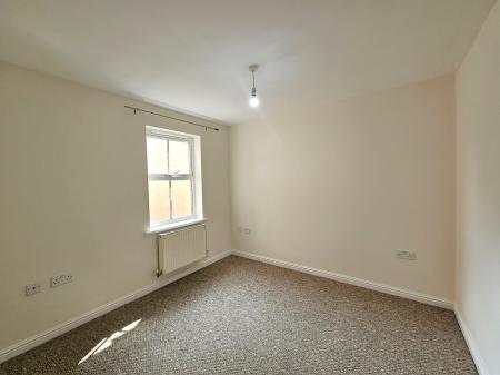 2 bedroom Flat to let in Pytchley Street, Northampton, NN1