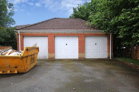 2 bedroom Terraced House for sale in Cross Waters Close, Wootton
