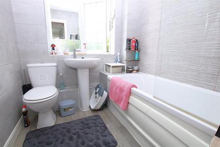 2 bedroom Terraced House for sale in Cross Waters Close, Wootton