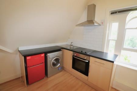 1 bedroom Studio flat to let in Leicester Parade, Barrack Road, Northampton, NN2