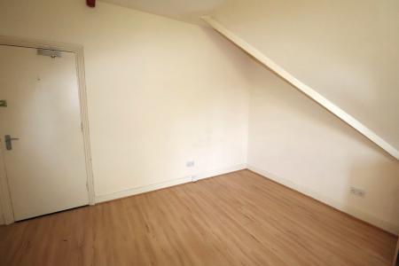 1 bedroom Studio flat to let in Leicester Parade, Barrack Road, Northampton, NN2
