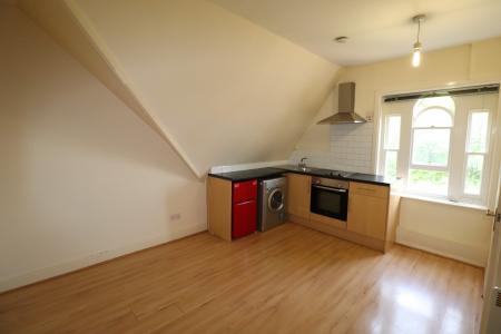 1 bedroom Studio flat to let in Leicester Parade, Barrack Road, Northampton, NN2