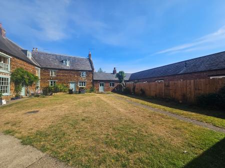 1 bedroom Terraced House to let in The Green, Hardingstone, NN4