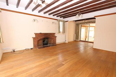 3 bedroom Detached bungalow for sale in High Street, Earls Barton