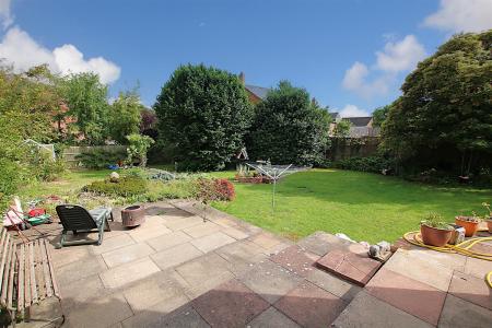 3 bedroom Detached bungalow for sale in High Street, Earls Barton