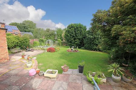 3 bedroom Detached bungalow for sale in High Street, Earls Barton