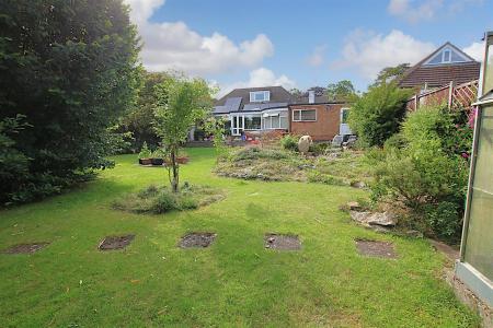 3 bedroom Detached bungalow for sale in High Street, Earls Barton
