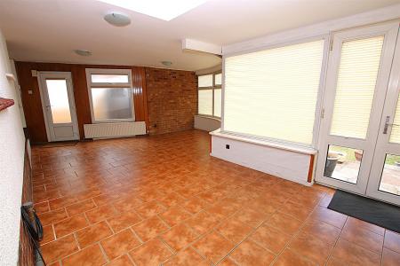 3 bedroom Detached bungalow for sale in High Street, Earls Barton