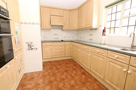 3 bedroom Detached bungalow for sale in High Street, Earls Barton