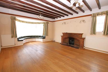 3 bedroom Detached bungalow for sale in High Street, Earls Barton