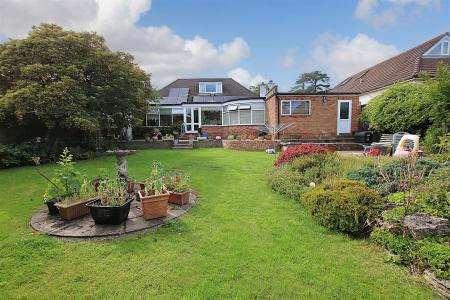 3 bedroom Detached bungalow for sale in High Street, Earls Barton