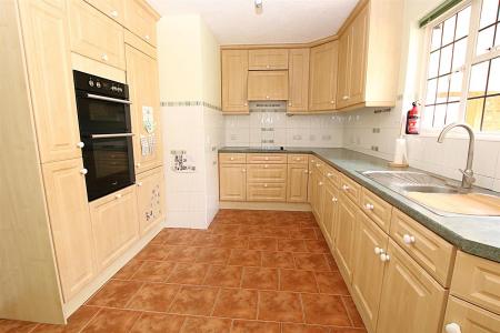 3 bedroom Detached bungalow for sale in High Street, Earls Barton