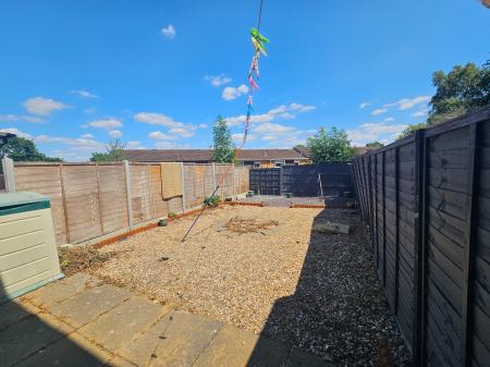 3 bedroom Semi-detached house to let in Jubilee Close, Abington, Northampton, NN4