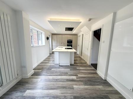 4 bedroom Detached house for sale in Orchid Way, Rugby