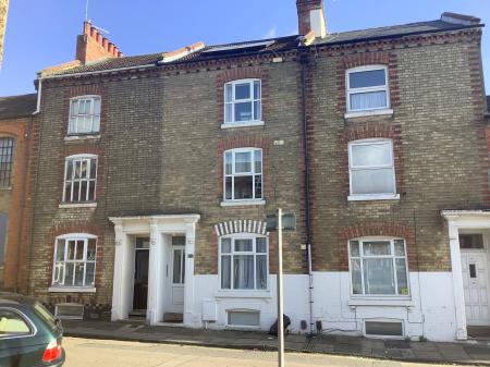 1 bedroom Studio flat to let in Victoria Road, Northampton, NN1