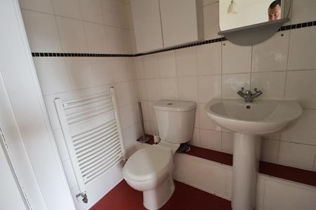 1 bedroom Studio flat to let in Victoria Road, Northampton, NN1