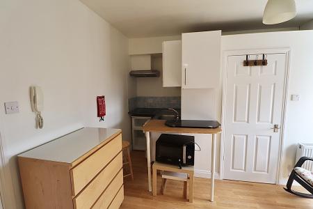 1 bedroom Studio flat to let in Victoria Road, Northampton, NN1