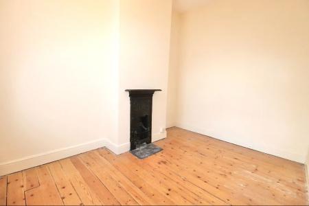 2 bedroom Terraced House to let in Spencer Street, St James, Northampton, NN5