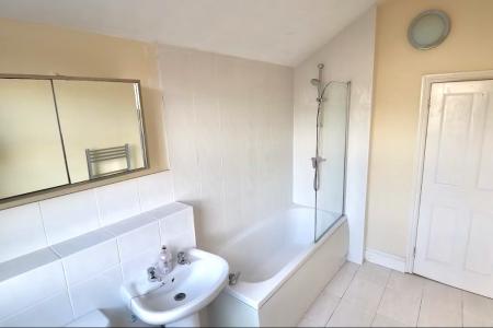 2 bedroom Terraced House to let in Spencer Street, St James, Northampton, NN5