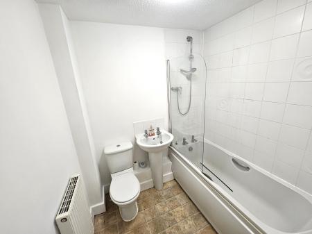 1 bedroom Flat to let in Lion Court, Southbridge, Northampton, NN4