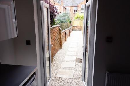 1 bedroom Studio flat to let in ABINGTON PARK, All Inclusive.