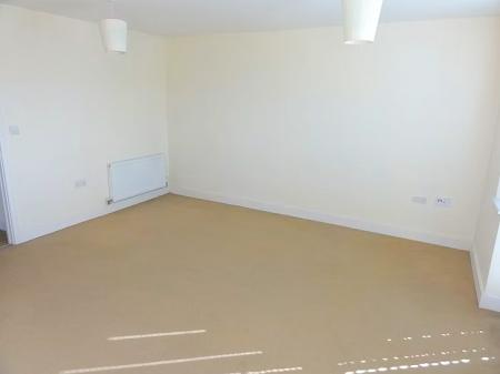 2 bedroom Flat to let in Main Road, Far Cotton, Northampton, NN4