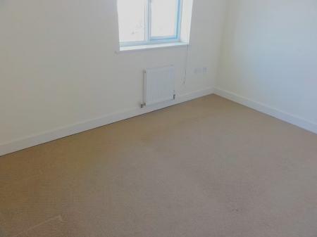 2 bedroom Flat to let in Main Road, Far Cotton, Northampton, NN4