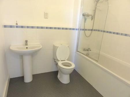 2 bedroom Flat to let in Main Road, Far Cotton, Northampton, NN4