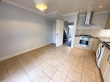 4 bedroom Terraced House to let in Abington Avenue, Abington, Northampton, NN1