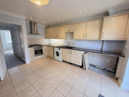 4 bedroom Terraced House to let in Abington Avenue, Abington, Northampton, NN1
