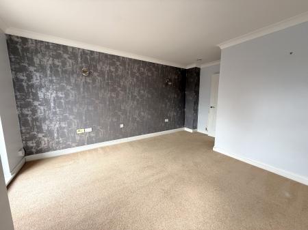 4 bedroom Terraced House to let in Abington Avenue, Abington, Northampton, NN1