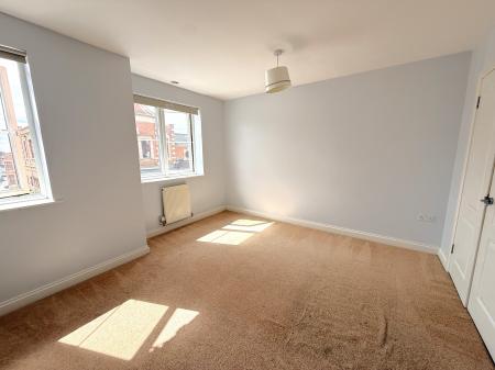 4 bedroom Terraced House to let in Abington Avenue, Abington, Northampton, NN1