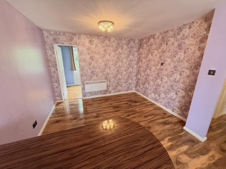2 bedroom Flat to let in Greatmeadow, Blackthorn, Northampton, NN3