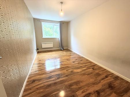 2 bedroom Flat to let in Greatmeadow, Blackthorn, Northampton, NN3