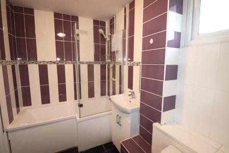 2 bedroom Flat to let in Greatmeadow, Blackthorn, Northampton, NN3