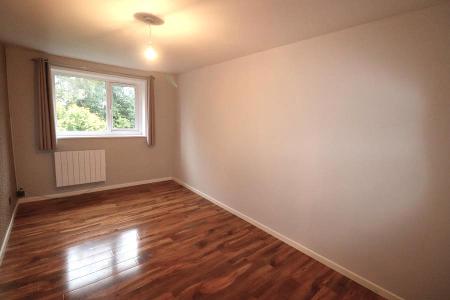 2 bedroom Flat to let in Greatmeadow, Blackthorn, Northampton, NN3