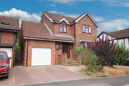 4 bedroom Detached house for sale in Ravens Croft, East Hunsbury