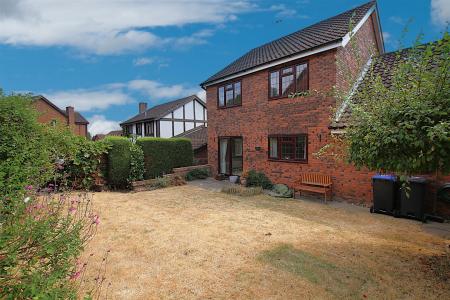 4 bedroom Detached house for sale in Ravens Croft, East Hunsbury