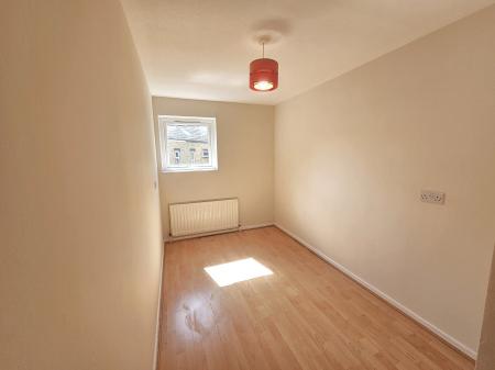 2 bedroom Flat to let in Crickley Crescent, Briar Hill, Northampton, NN4