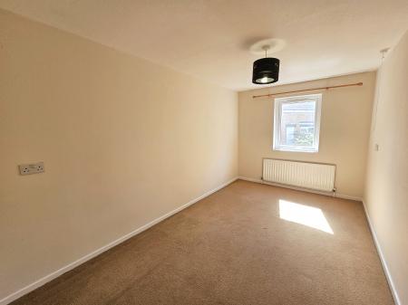 2 bedroom Flat to let in Crickley Crescent, Briar Hill, Northampton, NN4