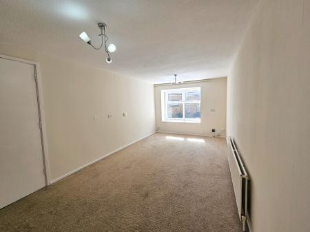 2 bedroom Flat to let in Crickley Crescent, Briar Hill, Northampton, NN4
