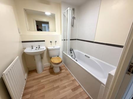 1 bedroom Flat to let in Blisworth Close, Hunsbury Hill, Northampton, NN4