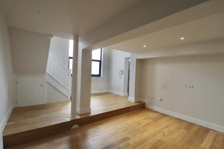 2 bedroom Flat to let in Artizan Road, Abington, Northampton, NN1