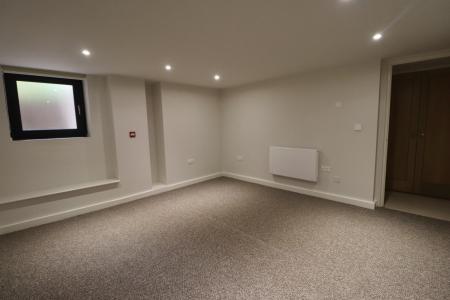 2 bedroom Flat to let in Artizan Road, Abington, Northampton, NN1