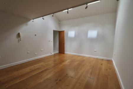 2 bedroom Flat to let in Artizan Road, Abington, Northampton, NN1