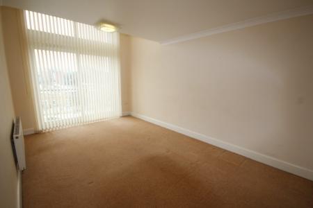 2 bedroom Flat to let in Lion Court, Southbridge, Northampton, NN4